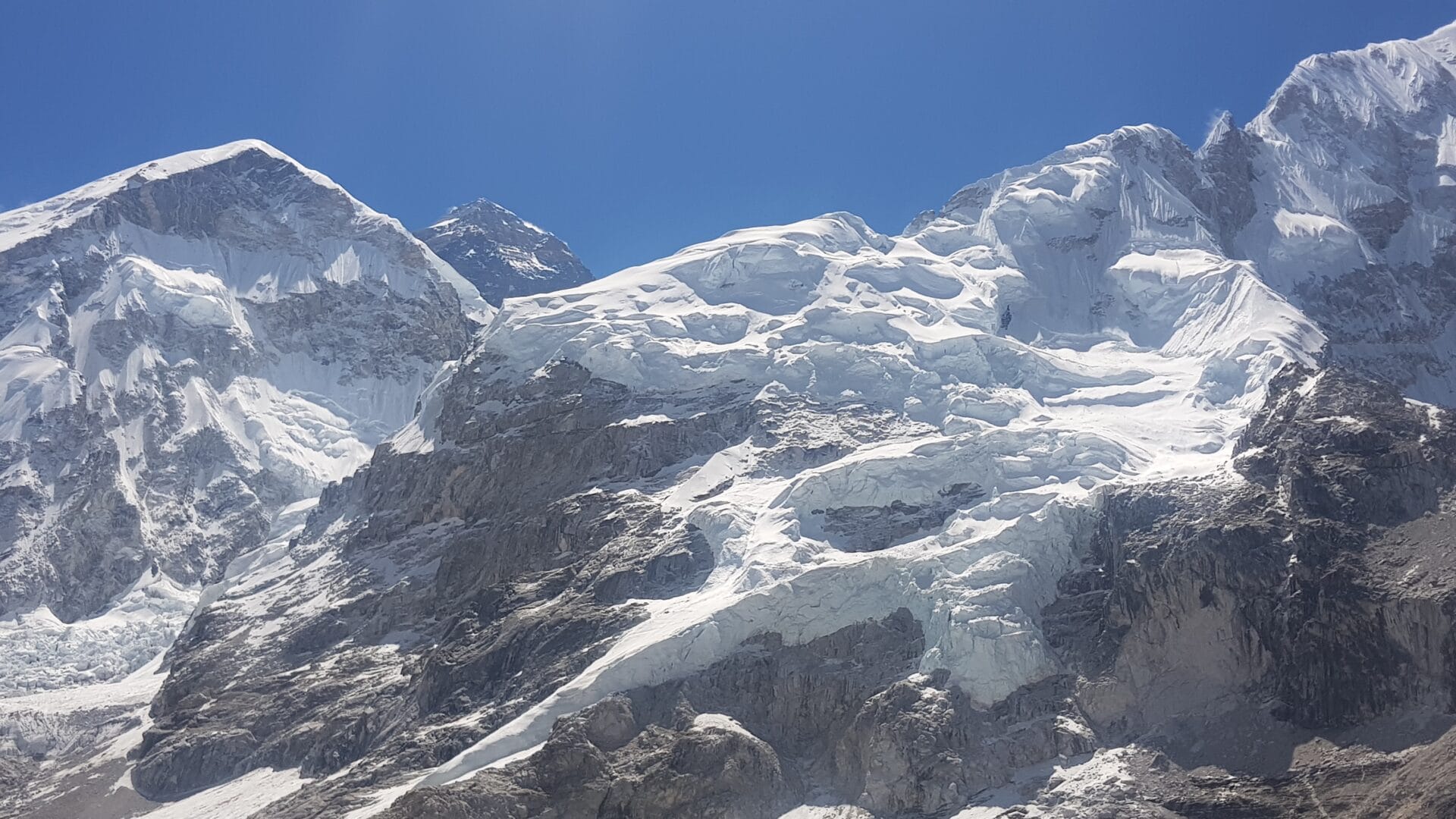 Everest trekking